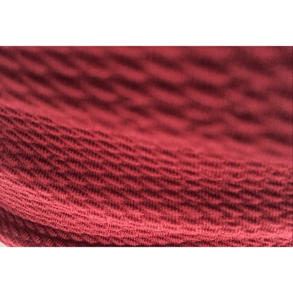 HP - Contrast Guipure Lace Shoulder Fitted Dress - Picture 6 of 8